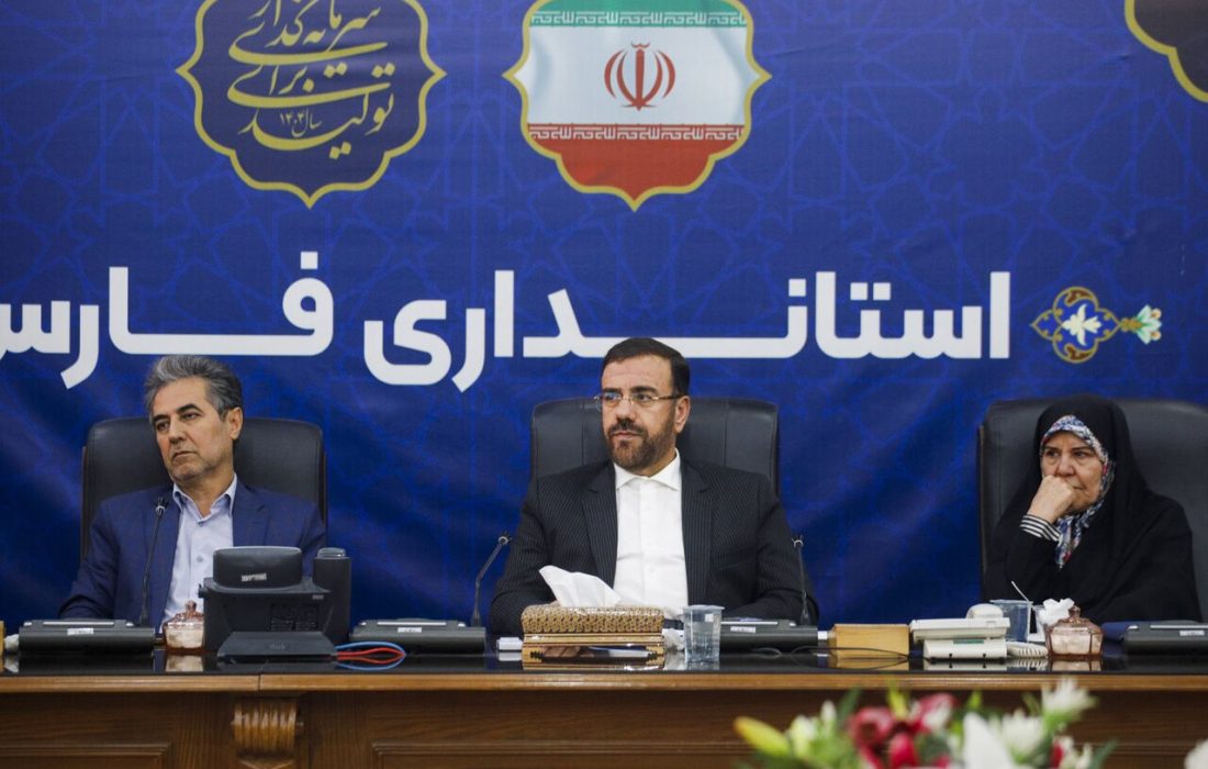 استاندار فارس در دیدار دبیران تشکلها و فعالان سیاسی اصولگرا مطرح کرد: شایستهسالاری معیار انتصابات مدیریتی؛ مسیر توسعه فارس با گفتوگو و همفکری هموار شود