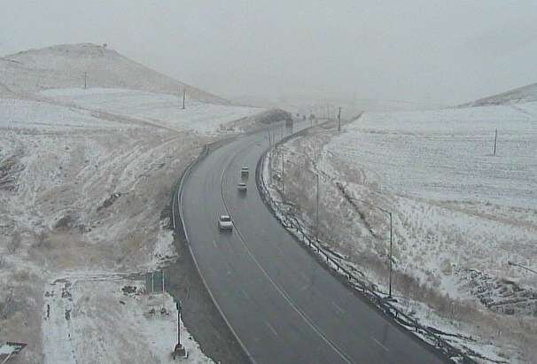 برف و باران جاده‌های فارس را لغزنده کرد