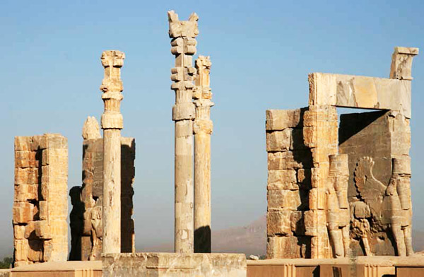 مسیر ورودی تمام اماکن تاریخی و گردشگری مرودشت باز است
