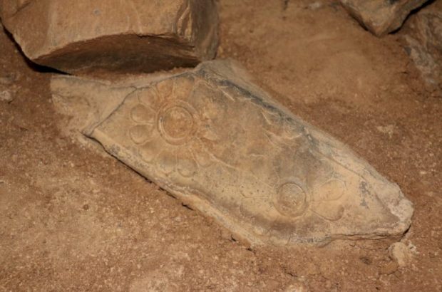 کشف صد‌ها قطعه سنگ نقش برجسته در کاخ تچر