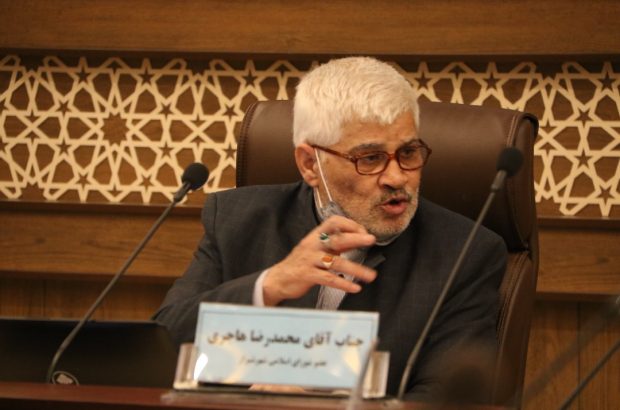 هاجری: نمایندگان فارس باید وزیر گردشگری و زیارت را احضار کنند