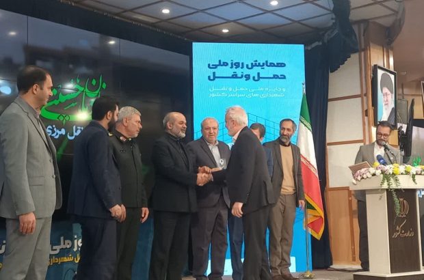در همایش روز ملی حمل و نقل  شهرداری شیراز از سوی وزیر کشور به عنوان شهرداری برتر مورد تقدیر قرار گرفت
