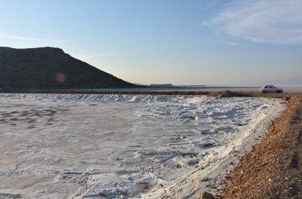 هشدار رییس دانشگاه علوم پزشکی شیراز به سودجویان؛ دست از استخراج نمک آلوده و غیربهداشتی دریاچه مهارلو بردارید