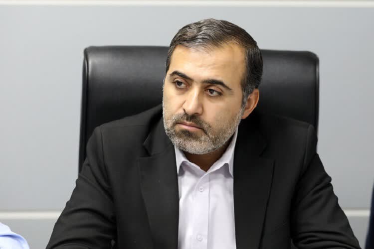 نماینده شیراز در مجلس: معیار ارزیابی مدیران، میزان حل مشکلات باشد نه برنامههای نمایشی